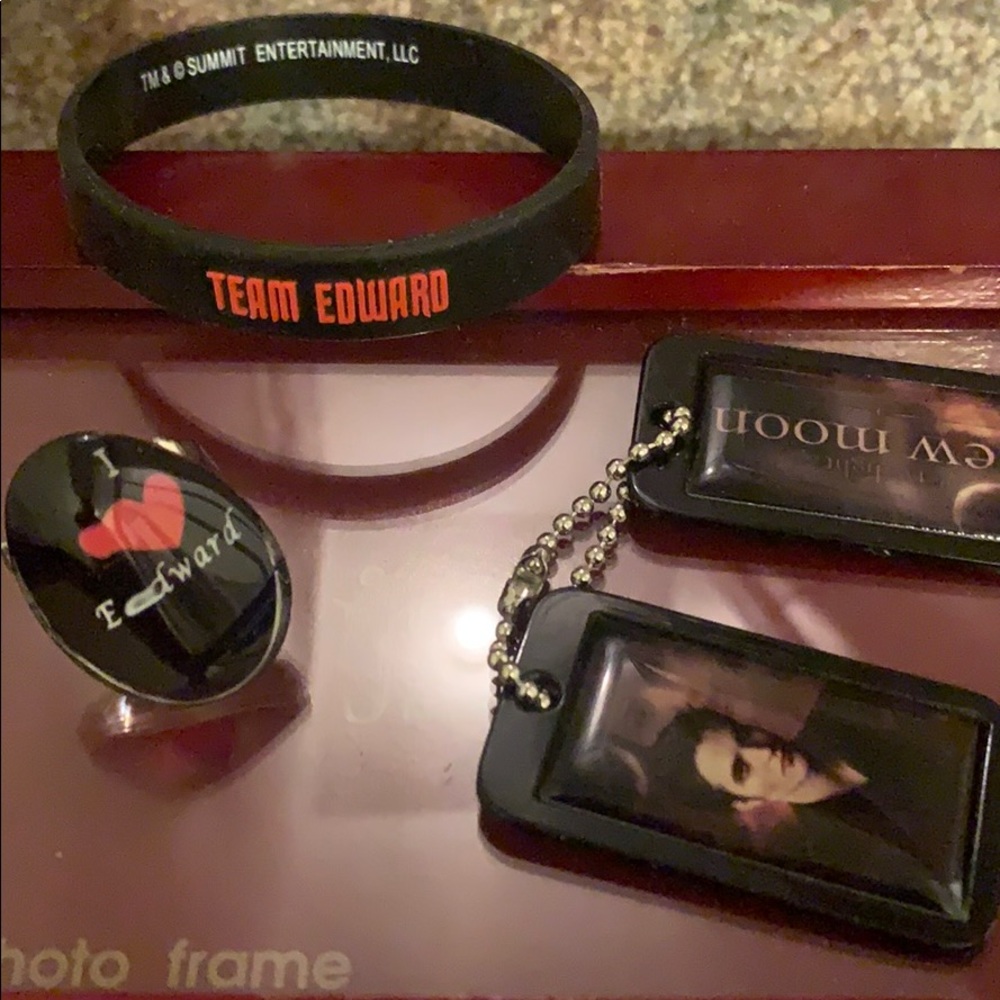 Twilight New Moon Key Ring, Wristband and Ring